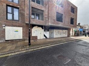 1 Market St, Eastleigh to rent Building Photo- Image 1 of 3