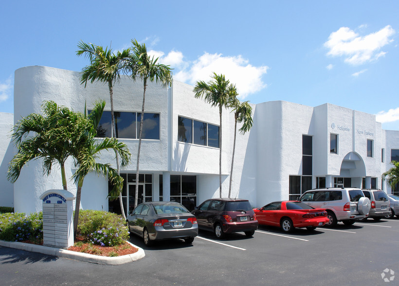 6560 W Rogers Cir, Boca Raton, FL for sale - Building Photo - Image 1 of 2