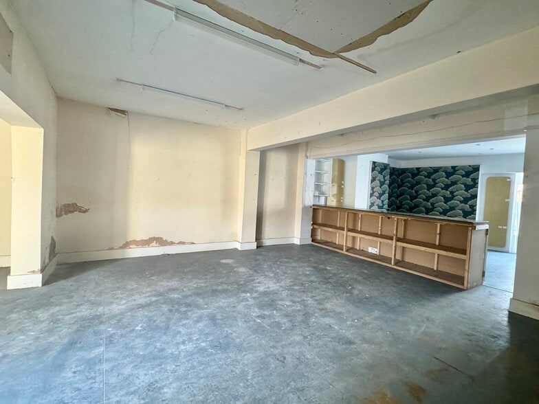 58 Wolverton Rd, Milton Keynes to rent - Building Photo - Image 2 of 6