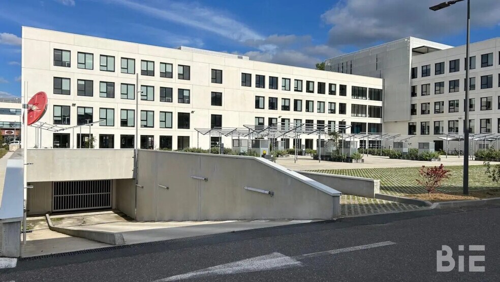 Office in Pessac to rent - Building Photo - Image 3 of 7