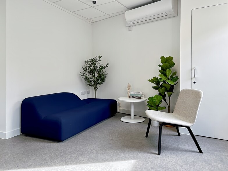 123 Disraeli Rd, London to rent - Interior Photo - Image 3 of 10