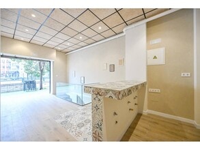 Retail in Madrid, Madrid to rent Interior Photo- Image 1 of 17