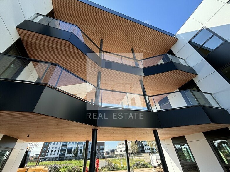 Office in Genas to rent - Building Photo - Image 2 of 22