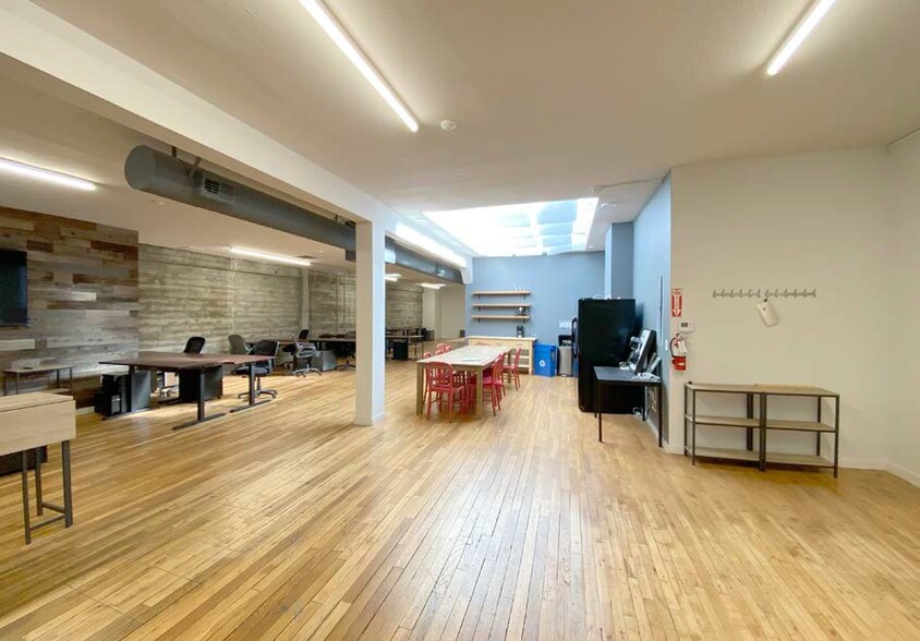 121 Capp St, San Francisco, CA to rent - Interior Photo - Image 2 of 8