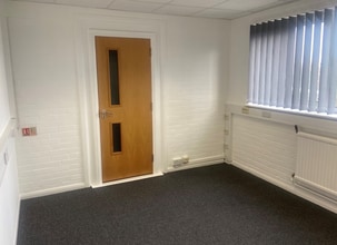 Courtlands Rd, Eastbourne to rent Interior Photo- Image 2 of 4