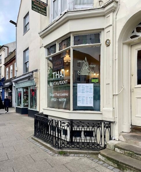 High Street, Ware to rent - Building Photo - Image 2 of 2