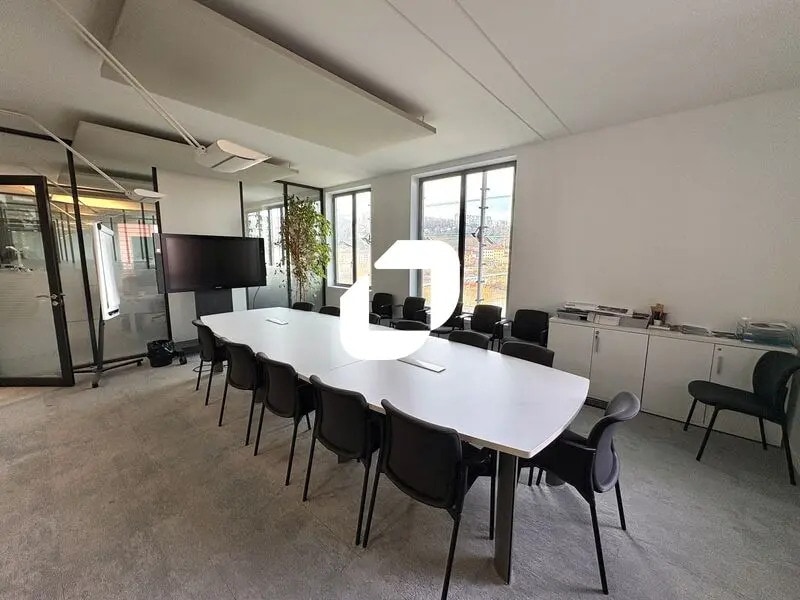 Location Bureaux 269 m² - Photo 1