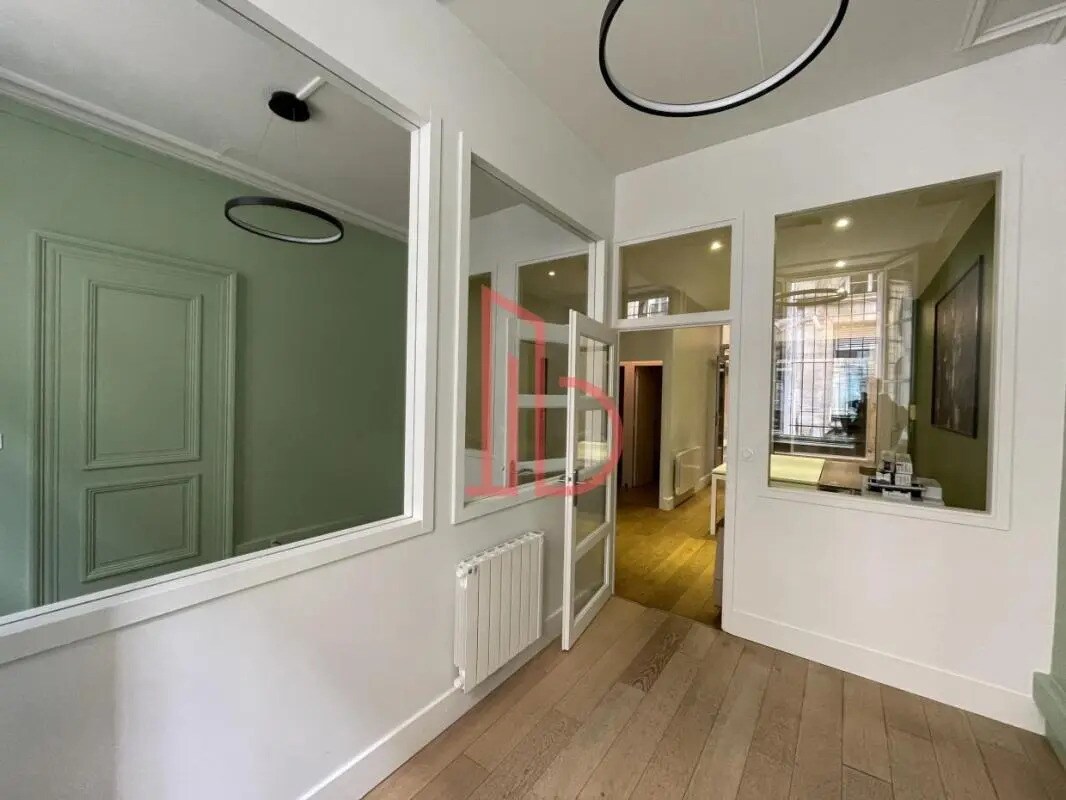 Office in Bordeaux for sale Interior Photo- Image 1 of 9