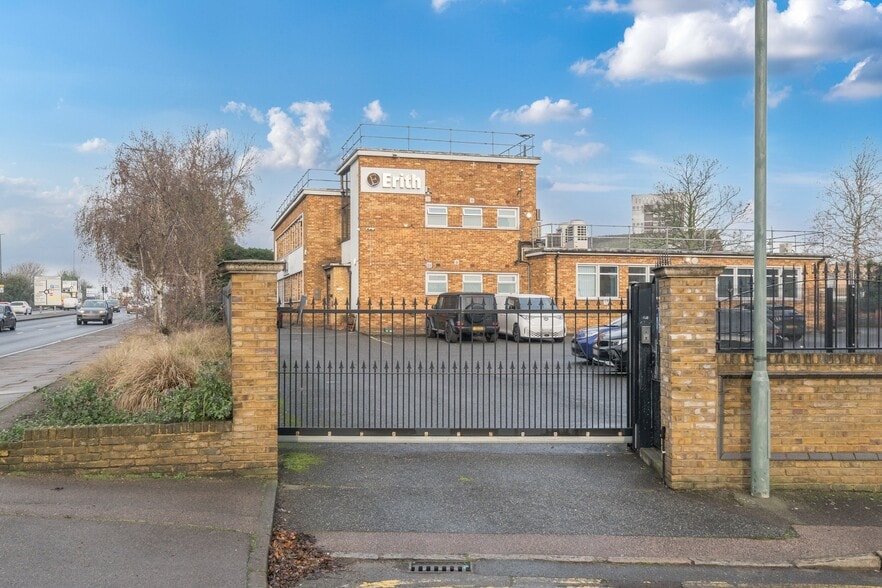 7 Queen St, Erith to rent - Primary Photo - Image 1 of 10