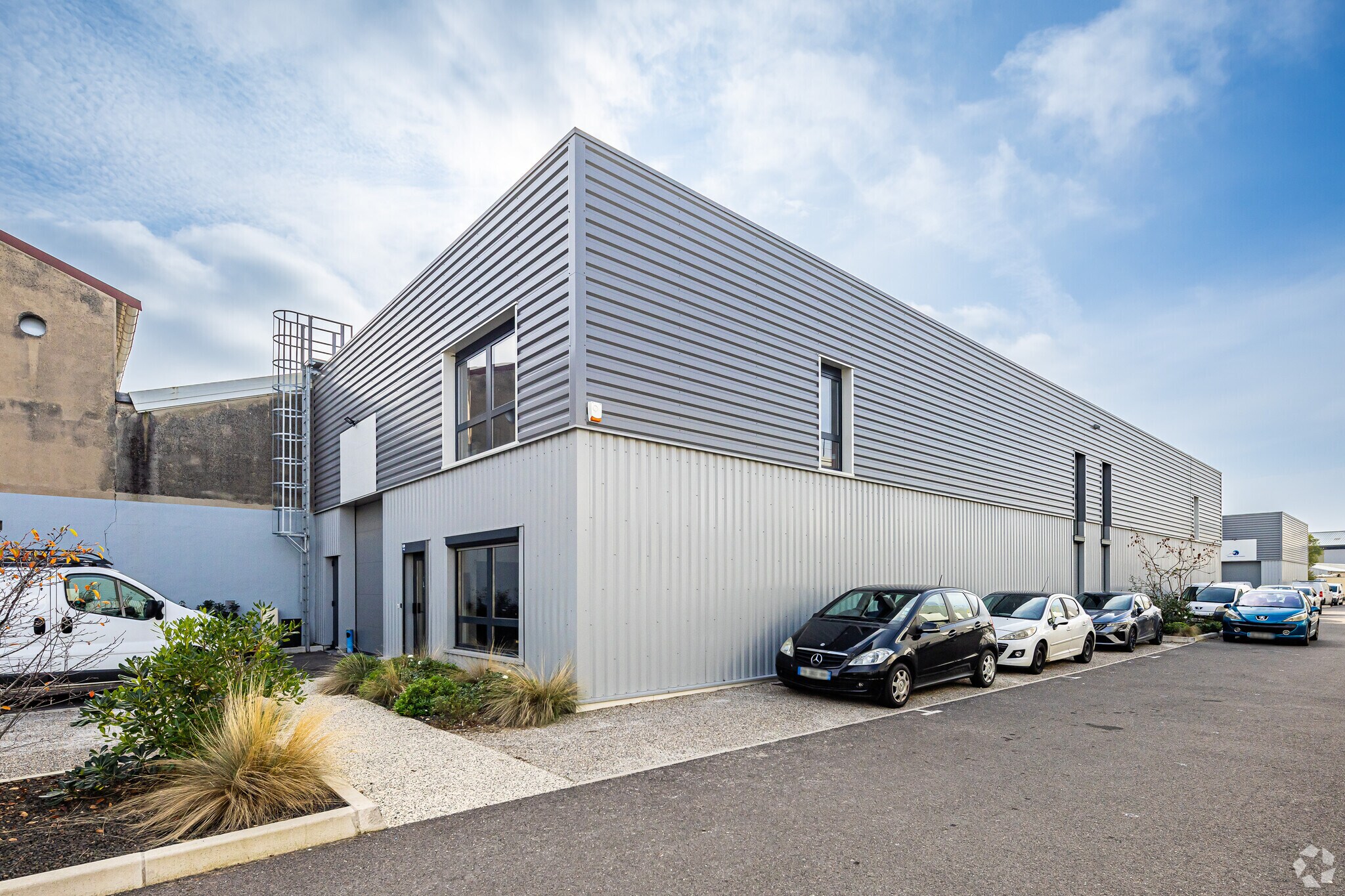 Light Industrial in Vénissieux to rent Primary Photo- Image 1 of 4