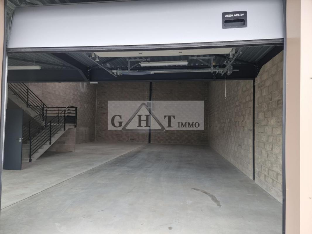 Industrial in Marolles-en-Hurepoix to rent Building Photo- Image 1 of 10