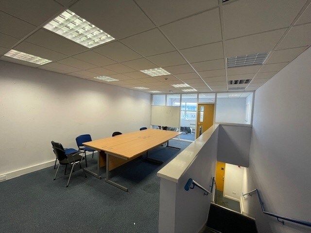 Motherwell Way, Grays to rent - Interior Photo - Image 3 of 3