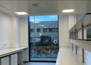 1 Linthouse Road, Glasgow to rent Interior Photo- Image 2 of 5