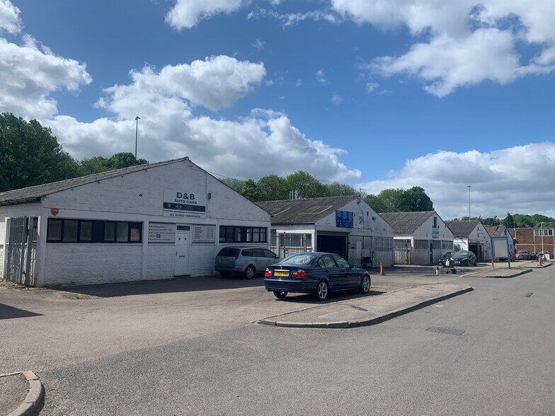 Mimram Rd, Hertford to rent - Building Photo - Image 2 of 26