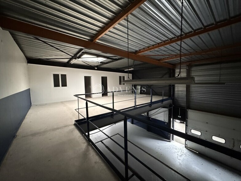 Light Industrial in Ozoir-la-Ferrière to rent - Interior Photo - Image 3 of 4
