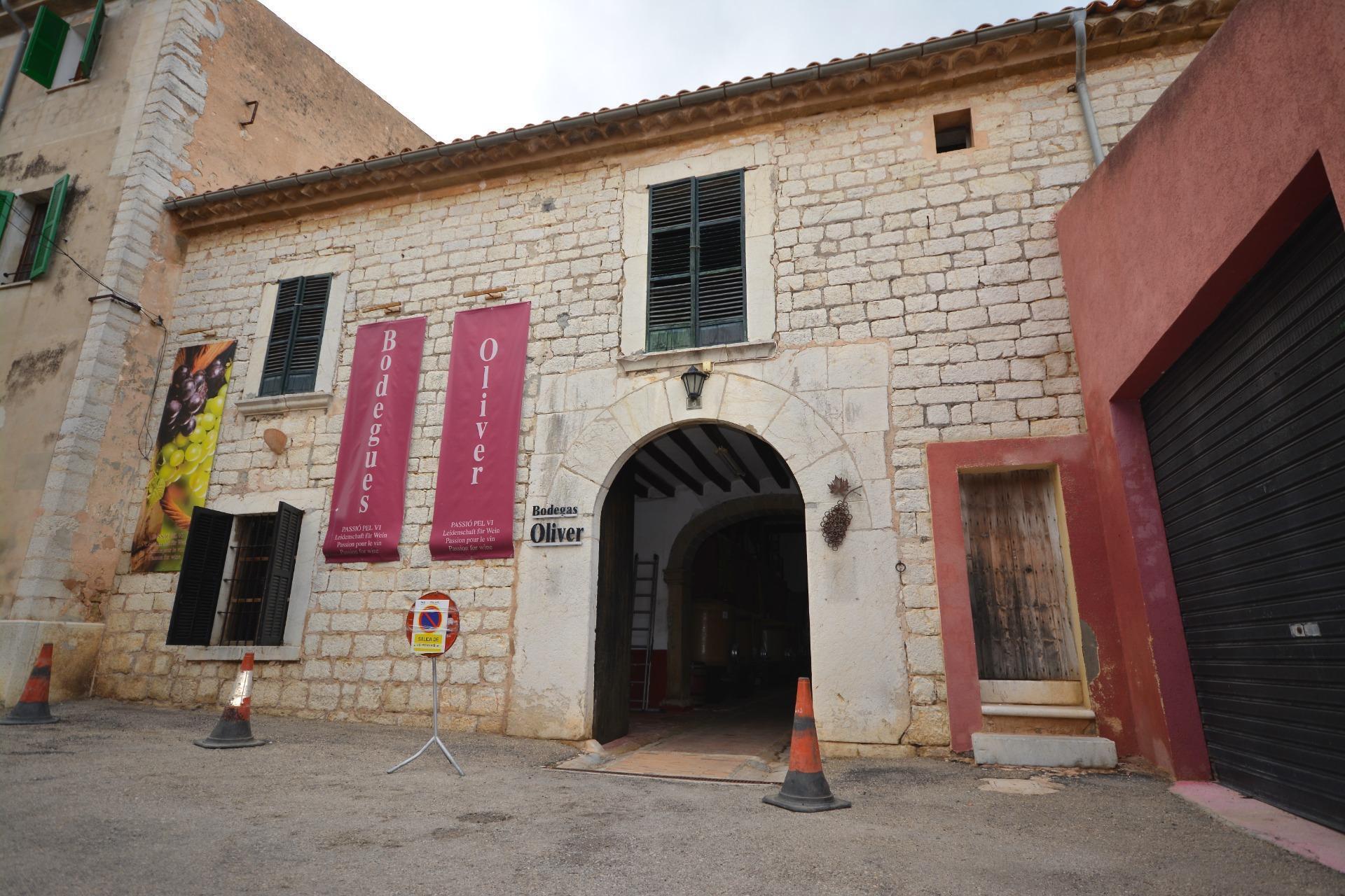 Industrial in Binissalem, Islas Baleares for sale Building Photo- Image 1 of 65
