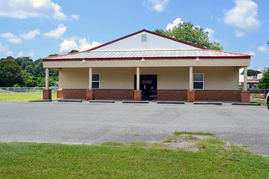 2876 Abingdon Heights Dr, Hayes, VA for sale - Primary Photo - Image 1 of 8