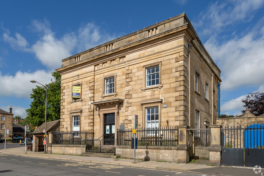 The Square, Bakewell for rent - Building Photo - Image 2 of 2