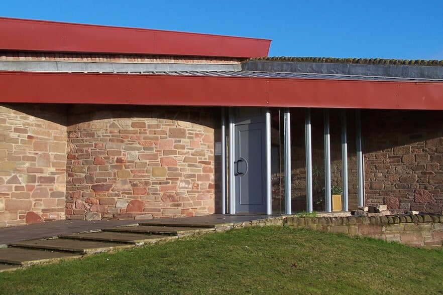 Sir William Smith Rd, Arbroath to rent - Building Photo - Image 2 of 3