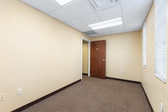 467 Lake Howell Rd, Maitland, FL for rent Building Photo- Image 2 of 12