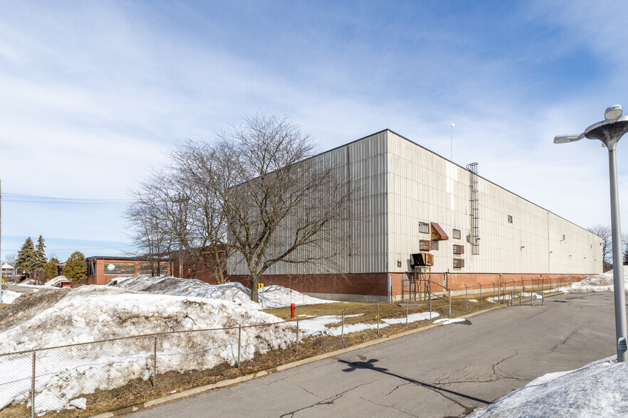 15300 Rue Sherbrooke E, Montréal, QC for rent - Building Photo - Image 1 of 6