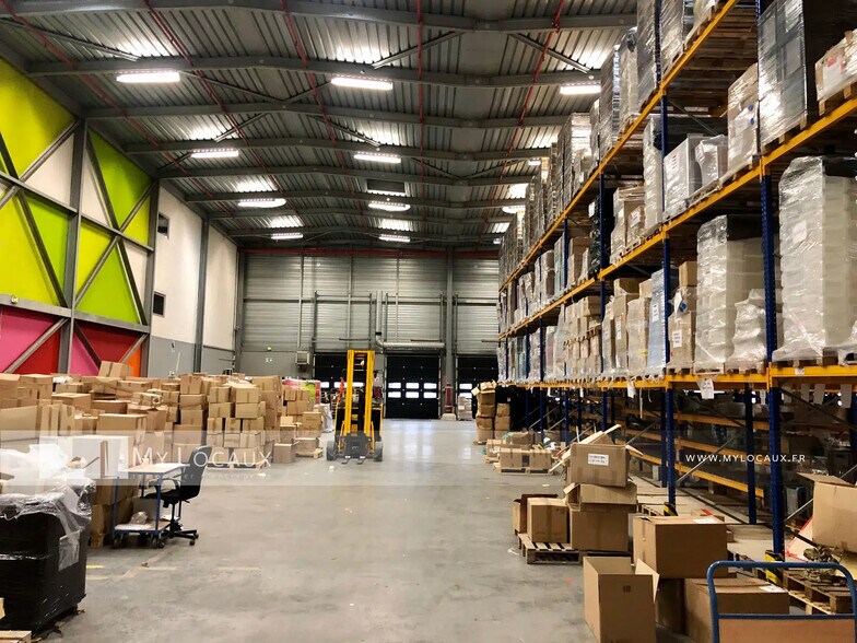 Route Principale Du Port, Gennevilliers to rent - Interior Photo - Image 2 of 4