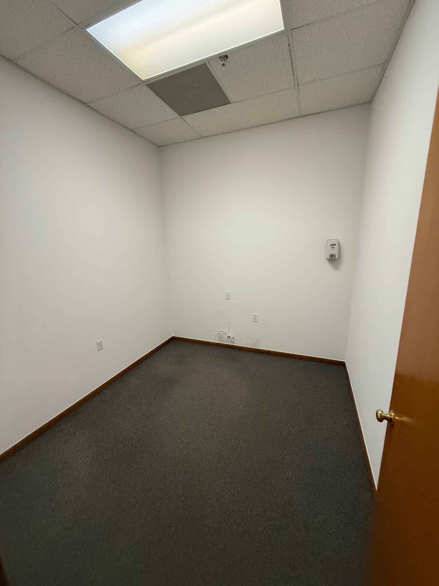 1055 Portion Rd, Farmingville, NY to rent Building Photo- Image 1 of 5