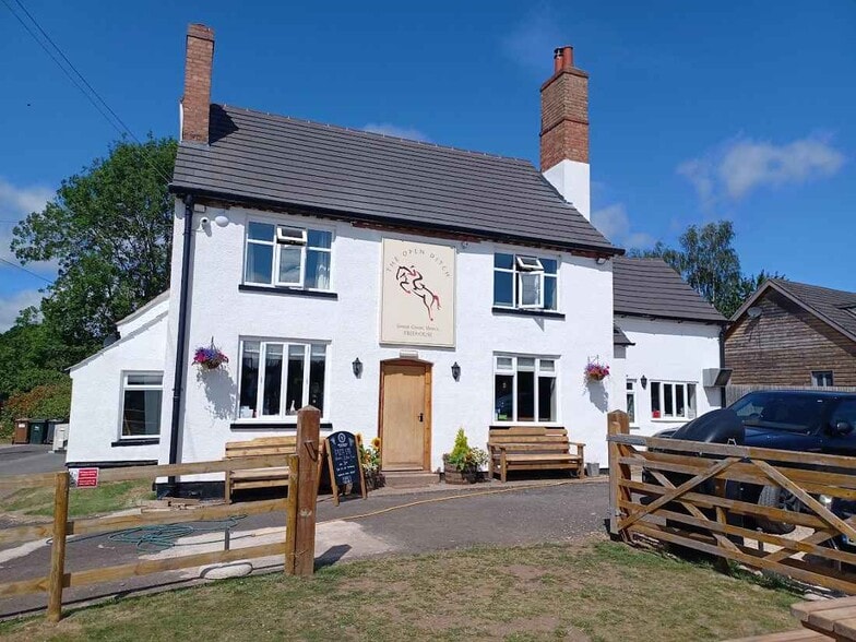 Sinton Green, Hallow for sale - Building Photo - Image 1 of 7