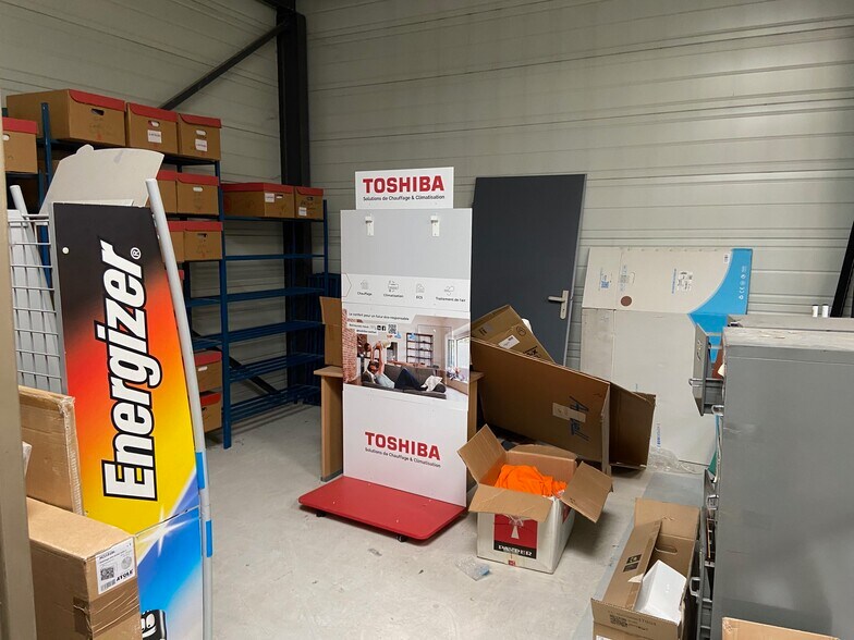 1 Avenue B Cité Berliet, Saint-Priest to rent - Building Photo - Image 3 of 7