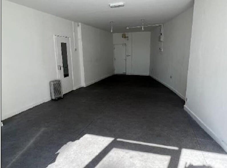 131 High St, Stoke On Trent to rent - Building Photo - Image 2 of 4