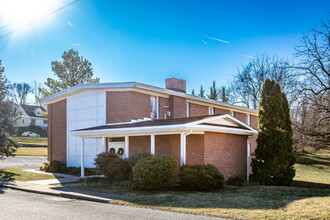 2408 Hickory St, Staunton, VA for sale Primary Photo- Image 1 of 40