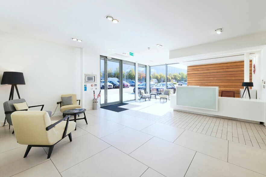 Doncastle Rd, Bracknell to rent - Building Photo - Image 3 of 12