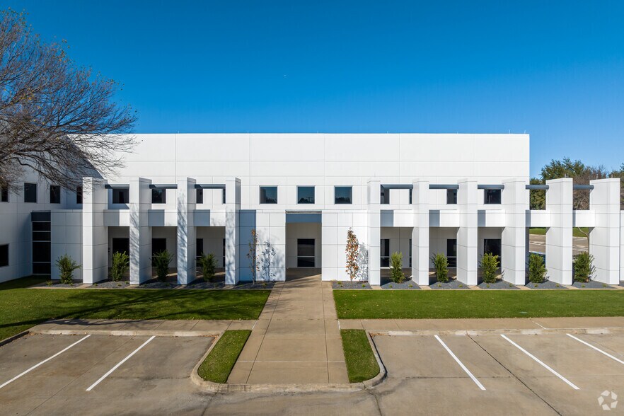 4101 International Pky, Carrollton, TX for rent - Building Photo - Image 3 of 10