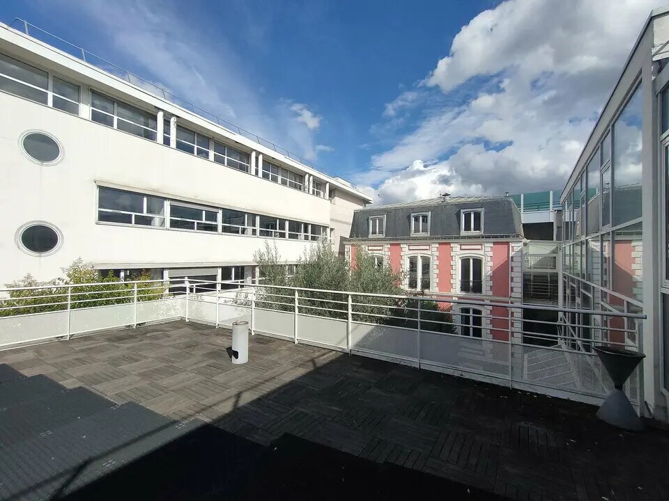 Office in Saint-Cloud for sale Building Photo- Image 1 of 6