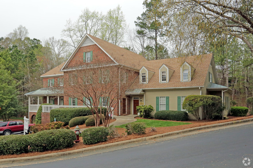 5561 McNeely Dr, Raleigh, NC for rent - Primary Photo - Image 1 of 22