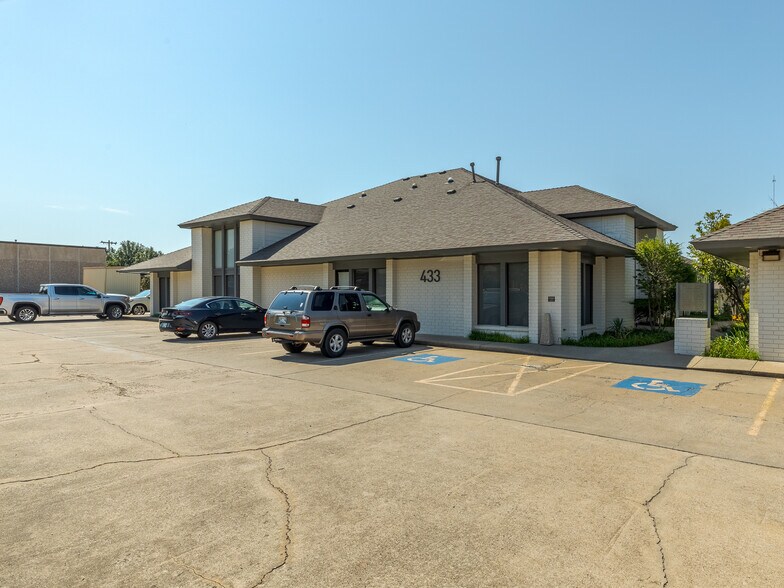 429 W Wilshire Blvd, Oklahoma City, OK for rent - Building Photo - Image 2 of 21