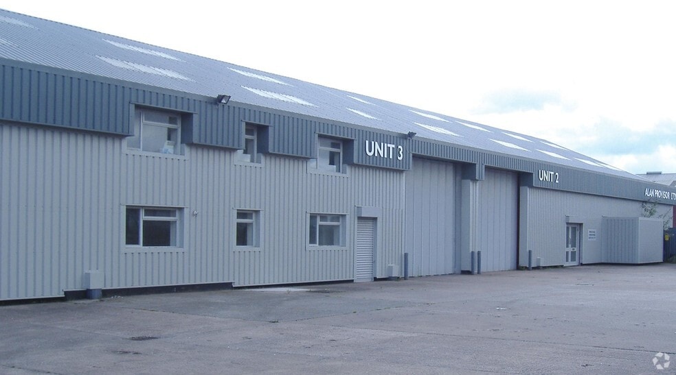 Tenax Rd, Manchester to rent - Building Photo - Image 3 of 3