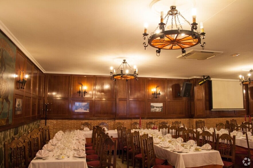 Calle los Electricistas, 43, Alcorcón, Madrid to rent - Building Photo - Image 2 of 18