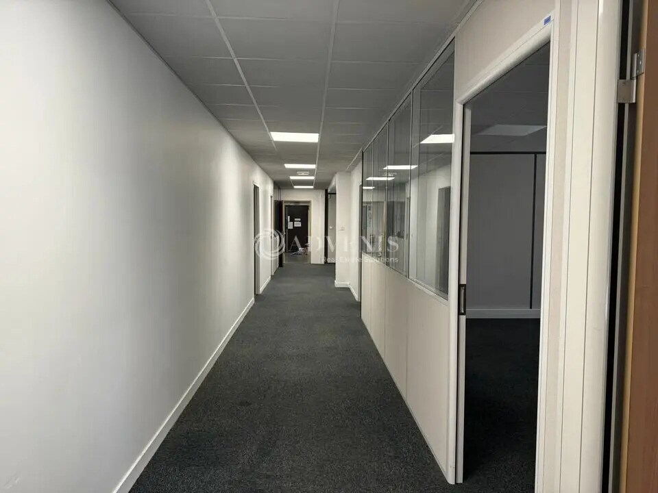 Office in Lyon to rent Interior Photo- Image 1 of 15