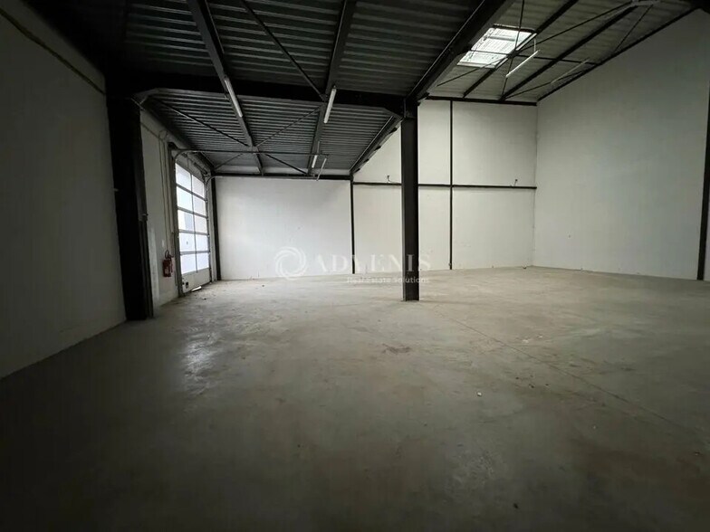 Light Industrial in Collégien to rent - Building Photo - Image 3 of 10