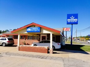 1617 N Summit St, Arkansas City, KS for sale Building Photo- Image 1 of 25