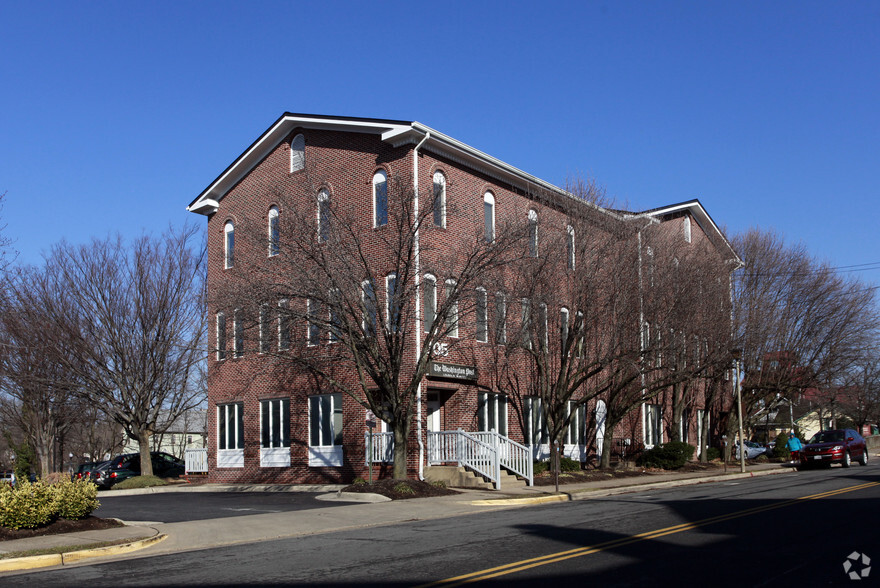 305 Harrison St, Leesburg, VA for rent - Building Photo - Image 1 of 31