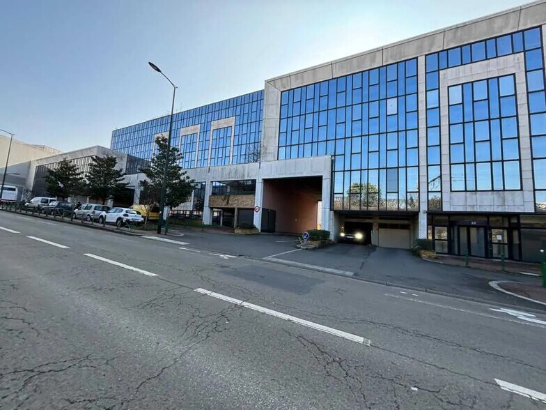 Light Industrial in Malakoff to rent - Building Photo - Image 2 of 16