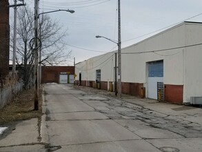 17009 Roseland Ave, Cleveland, OH for rent Building Photo- Image 1 of 9