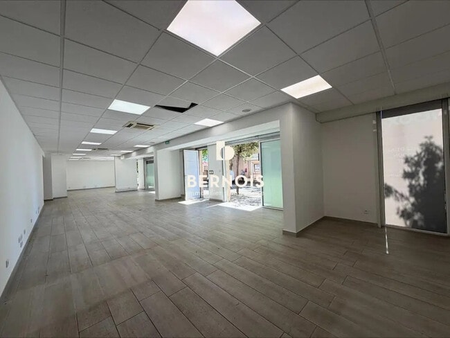 Vente Commerce 146 m²
