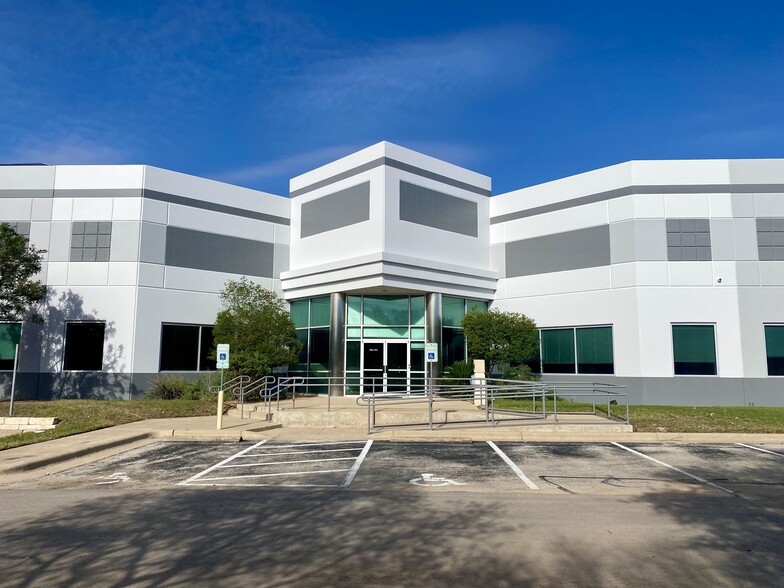 12234 N Interstate 35, Austin, TX for rent - Building Photo - Image 1 of 5