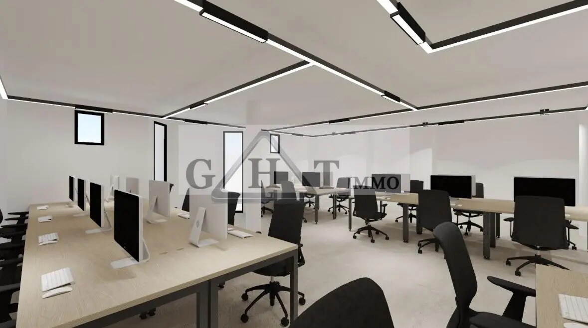 Industrial in Montreuil to rent Interior Photo- Image 1 of 3