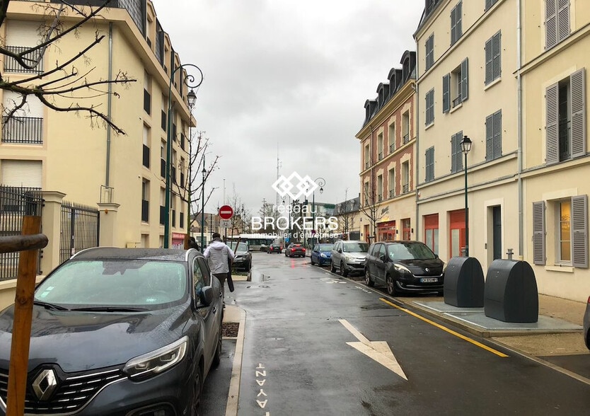 Retail in Pontoise to rent - Building Photo - Image 3 of 3
