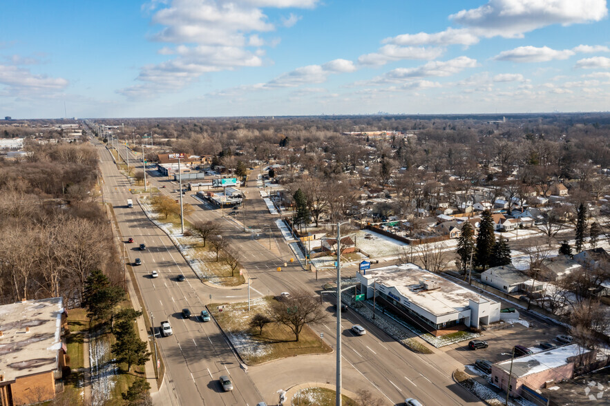 25001 W 8 Mile Rd, Redford, MI for sale - Aerial - Image 2 of 8