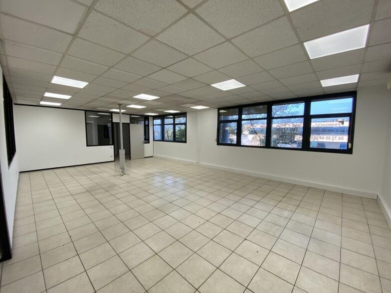 13 Allée Des Tulipiers, Bron for sale - Interior Photo - Image 2 of 12